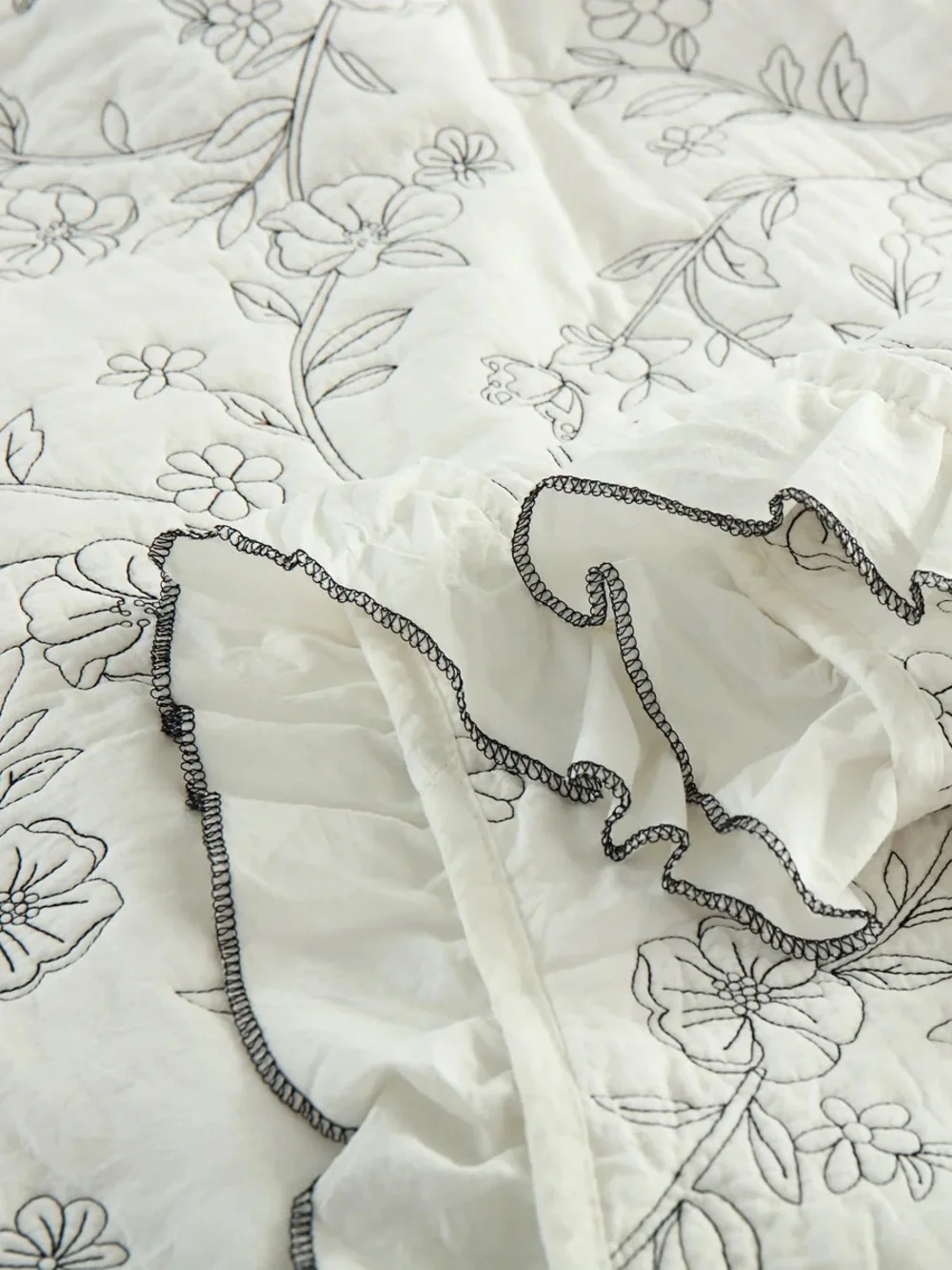 3 PIECE 100% COTTON EMBROIDERED FLORAL RUFFLE LIGHTWEIGHT QUILT BEDSPREAD SET